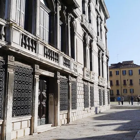 In Palazzo Storico A Centro Apartment *