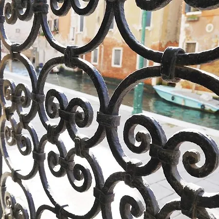 Appartement In Palazzo Storico A Centro *