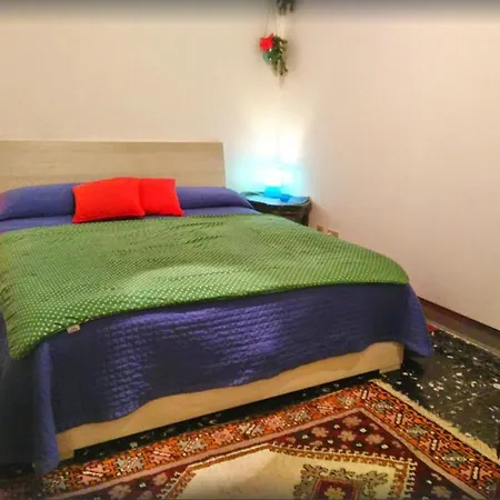In Palazzo Storico A Centro *