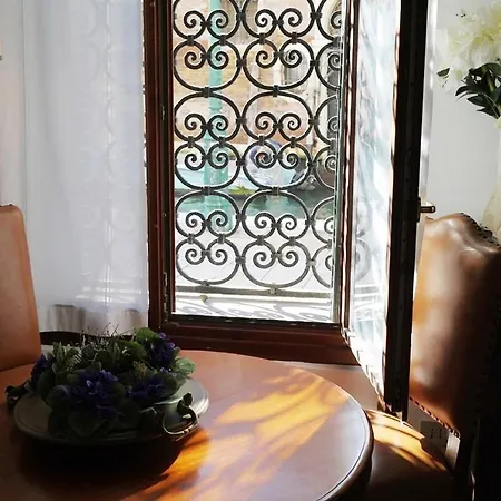 In Palazzo Storico A Centro Apartment *