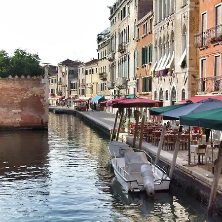 In Palazzo Storico A Centro